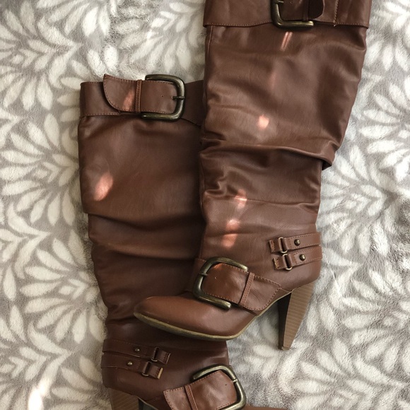 Knee high buckle boots - Picture 2 of 3